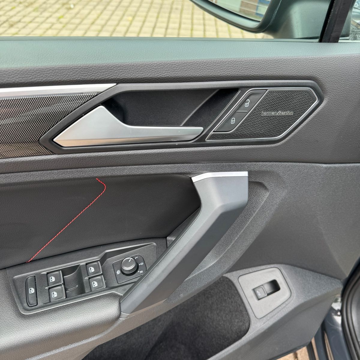 Volkswagen Tiguan Life - Samsaru's Car Outlet