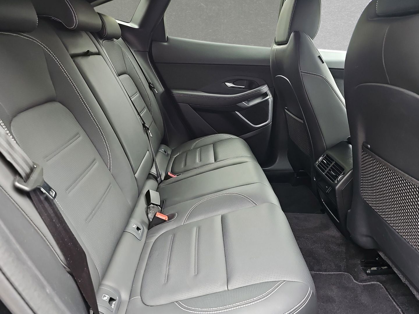 Jaguar E-Pace P200 AWD R-Dynamic HSE 20 AHK BLACK PACK