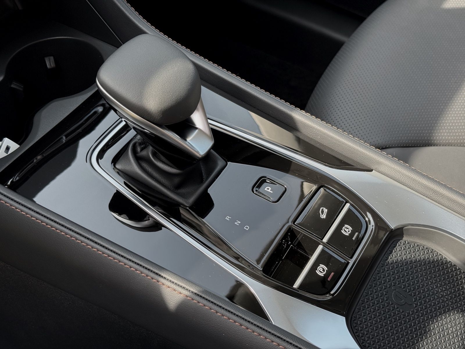 MG HS PHEV 1.5 Luxury Allwetter Reifen *Finanzierun