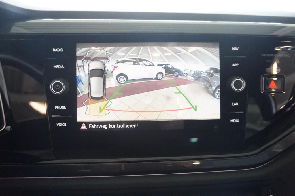Volkswagen POLO 1,0 TSI DSG R-LINE KAMERA SHZ ACC LED NAVI