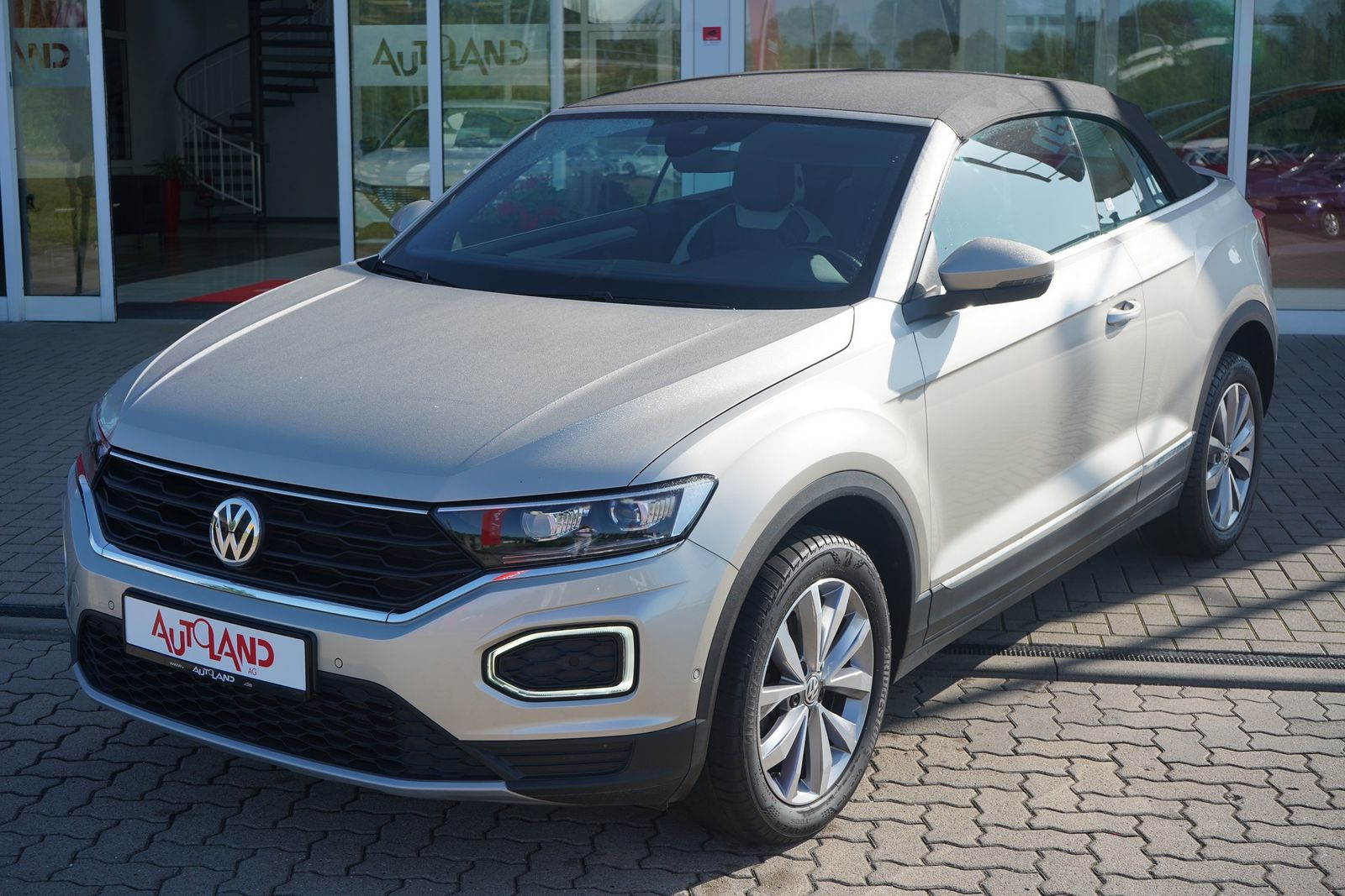 Volkswagen T-Roc 1.5 TSI Style - Samsaru's Car Outlet