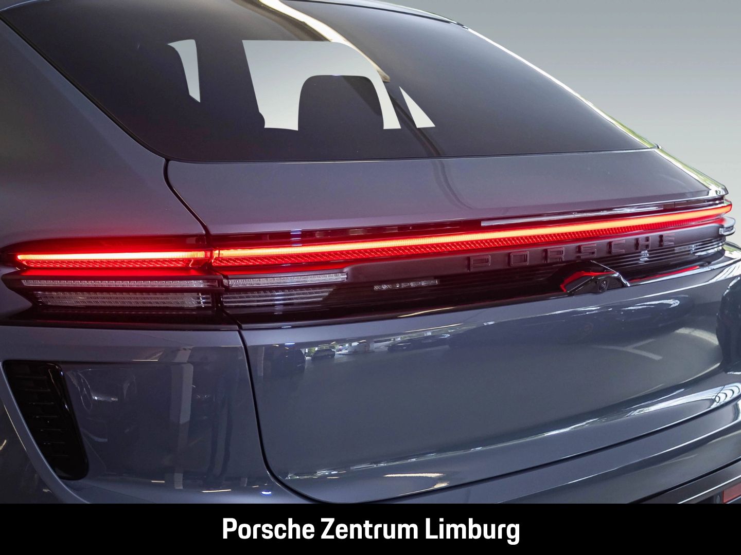 Porsche Macan Turbo BOSE Panoramadach Luftfederung LED