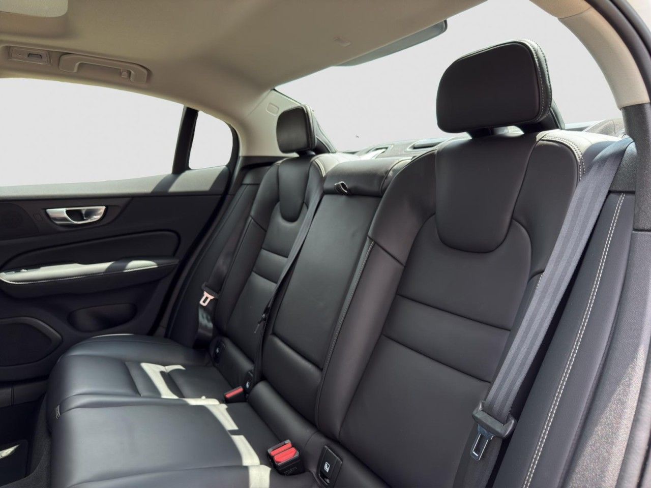 Volvo S60 B4 Plus Dark/Leder/Navi/Pano/Standhz/20Zoll