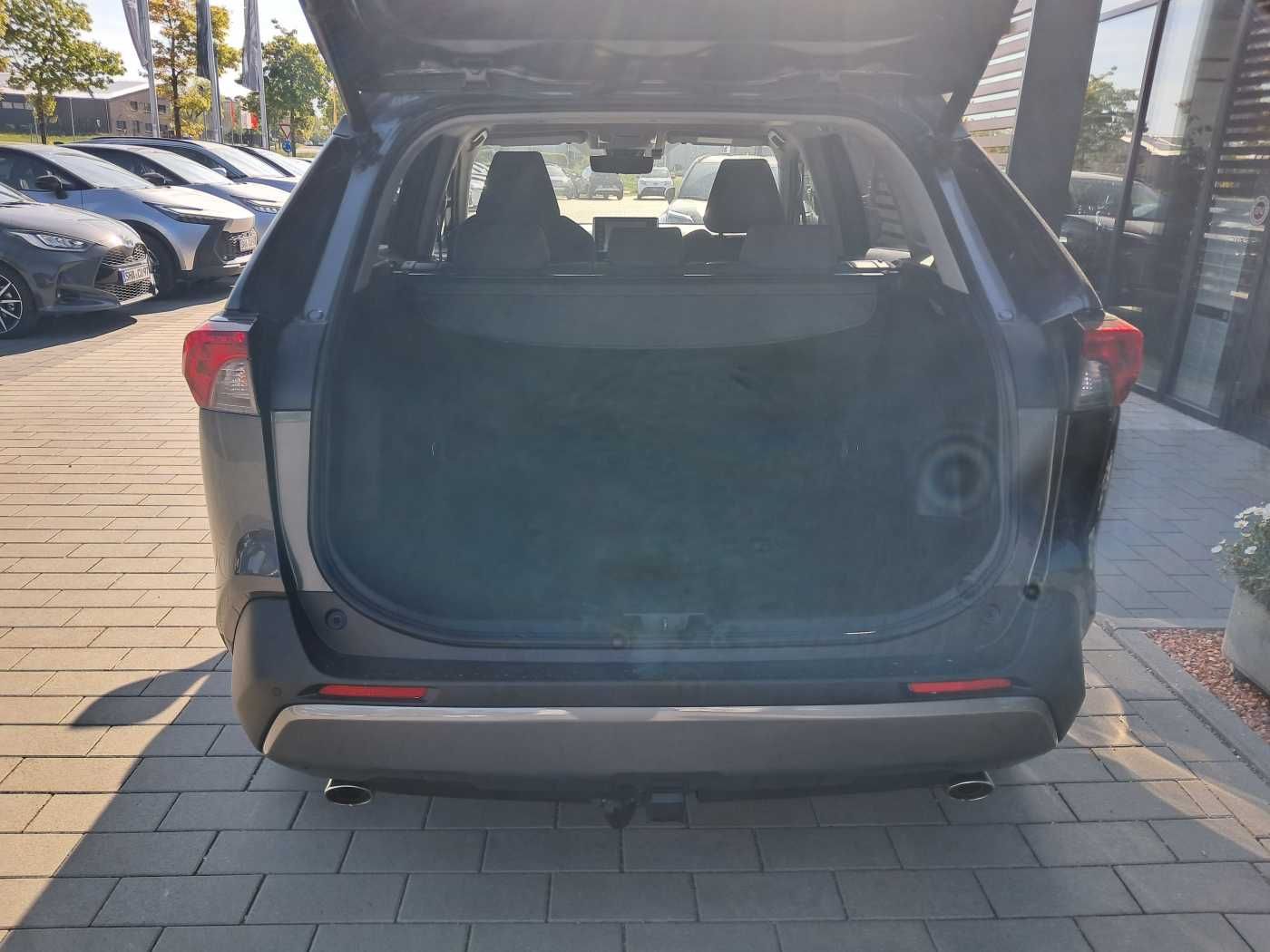 Toyota RAV4 Hybrid 4x4 - Samsaru's Car Outlet