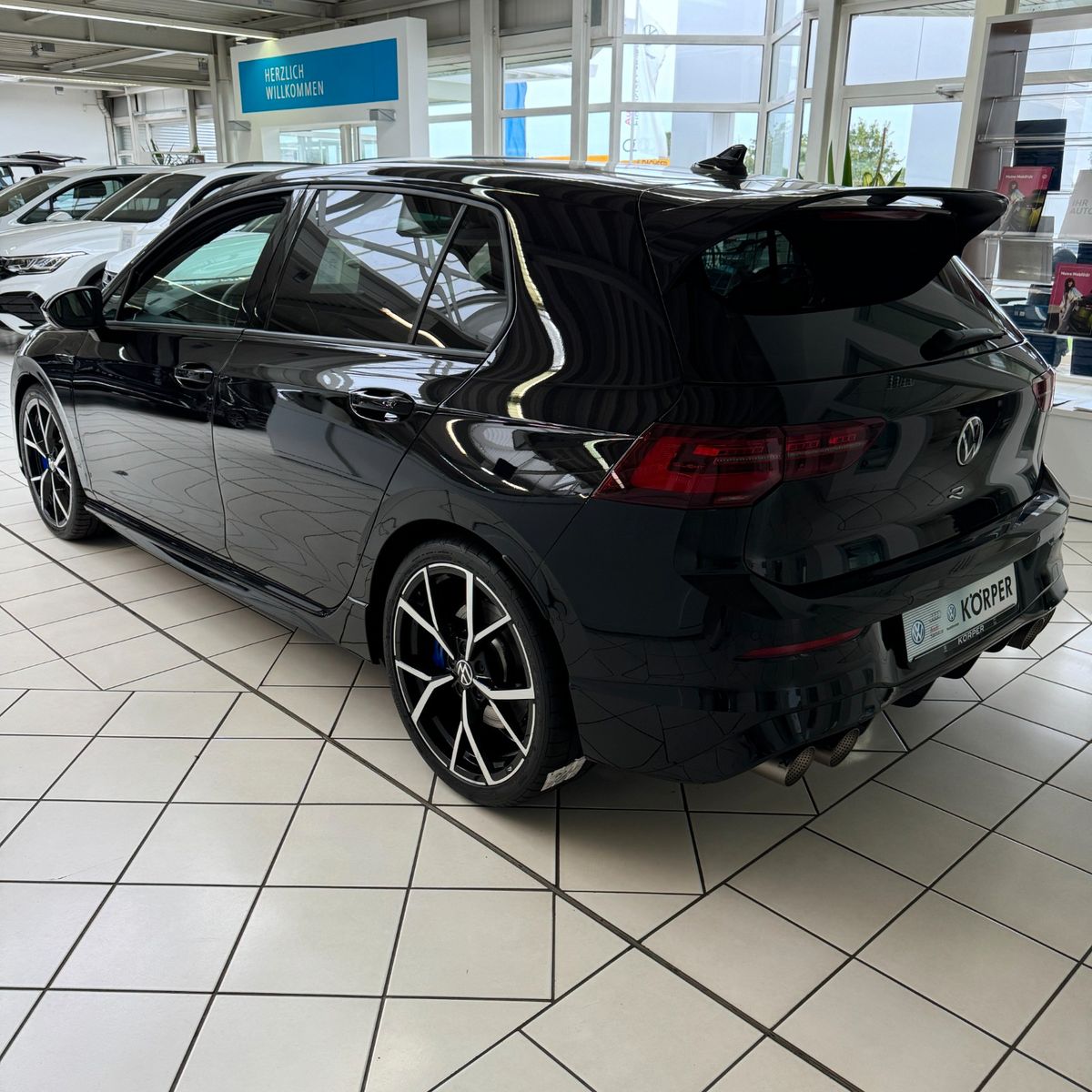 Volkswagen Golf VIII R 4Motion - Samsaru's Car Outlet