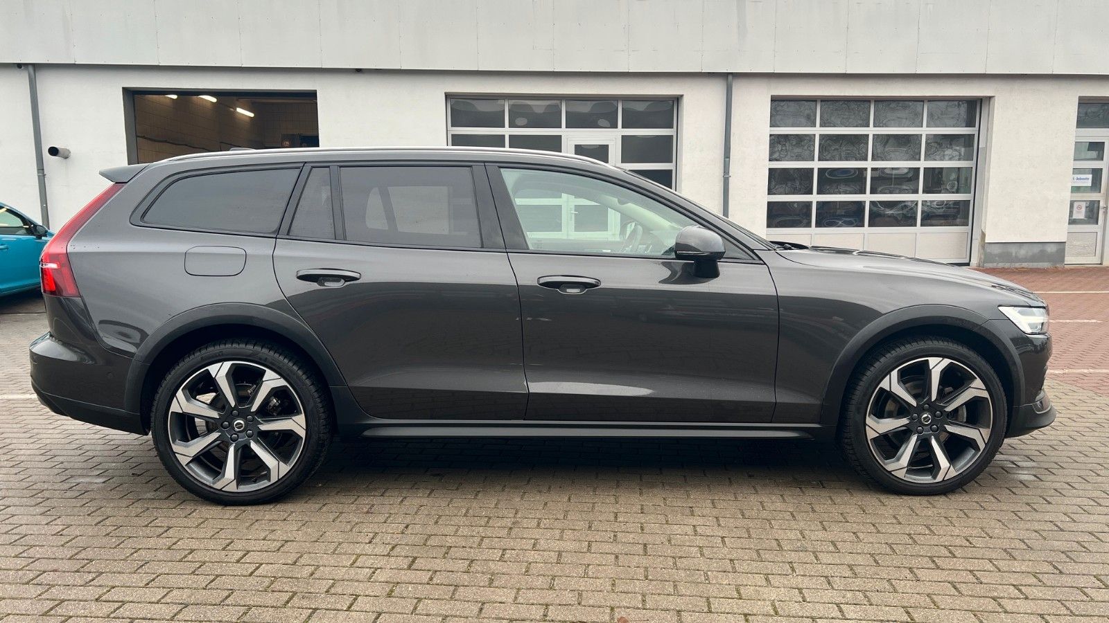 Volvo V60 CC B4 D Ultimate AWD*B&W*360°*SH*MASSAGE*