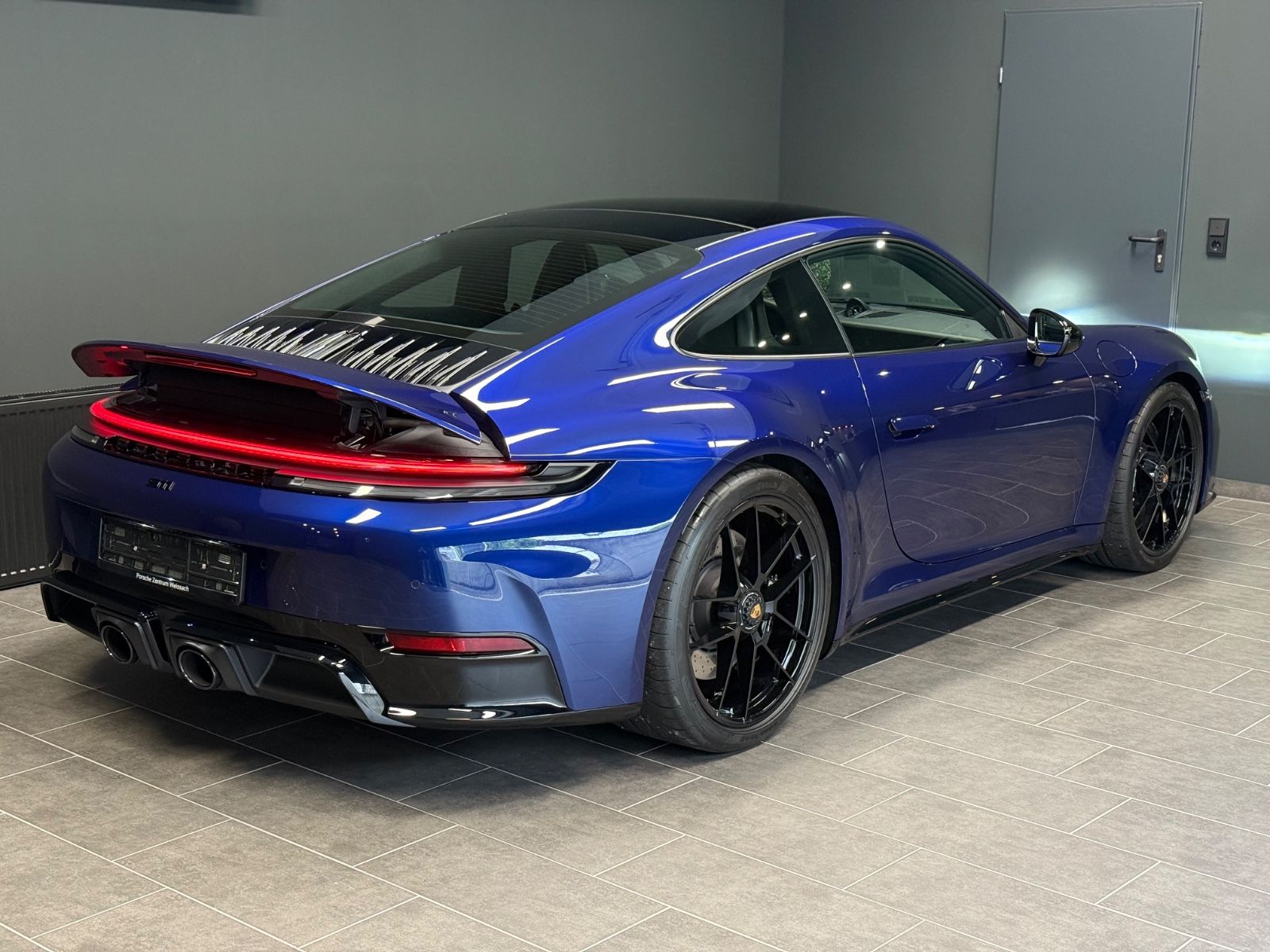 Porsche 911 Carrera GTS T-Hybrid - Samsaru's Car Outlet