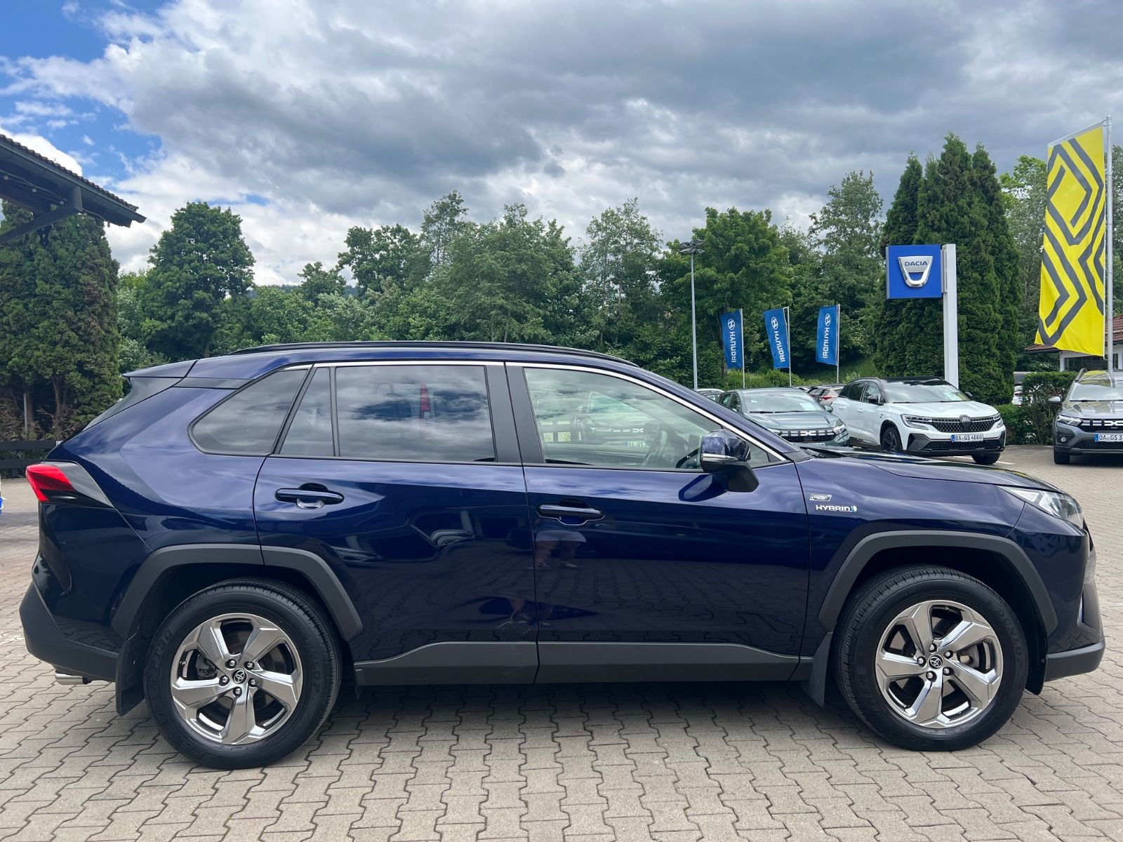 Toyota RAV 4 Hybrid 4WD - Samsaru's Car Outlet