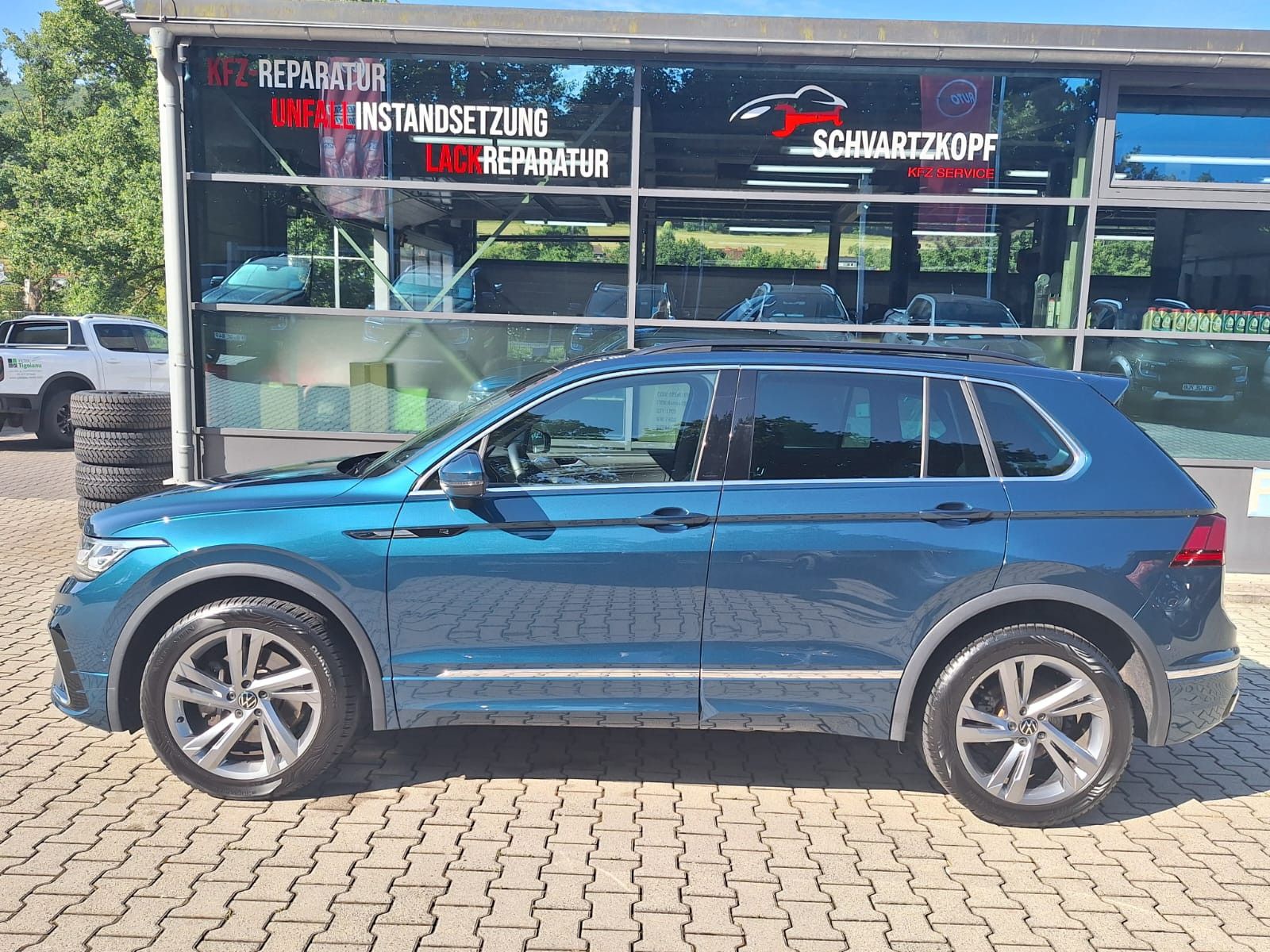 Volkswagen Tiguan R-Line 4Motion DSG - Samsaru's Car Outlet