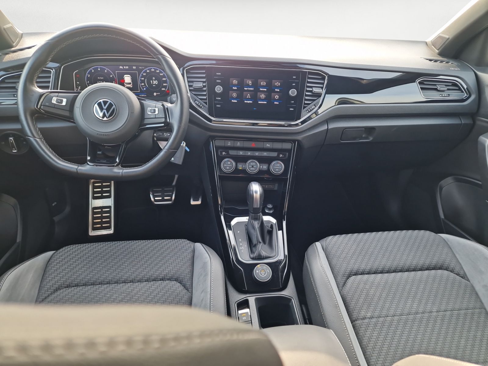 Volkswagen T-Roc 2.0 TSI 4MOTION DSG R - Samsaru's Car Outlet