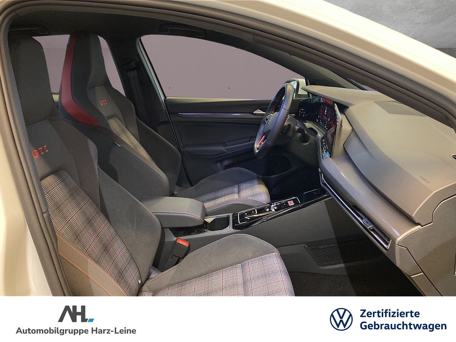 Volkswagen Golf GTI VIII 2.0 TSI DSG - Samsaru's Car Outlet