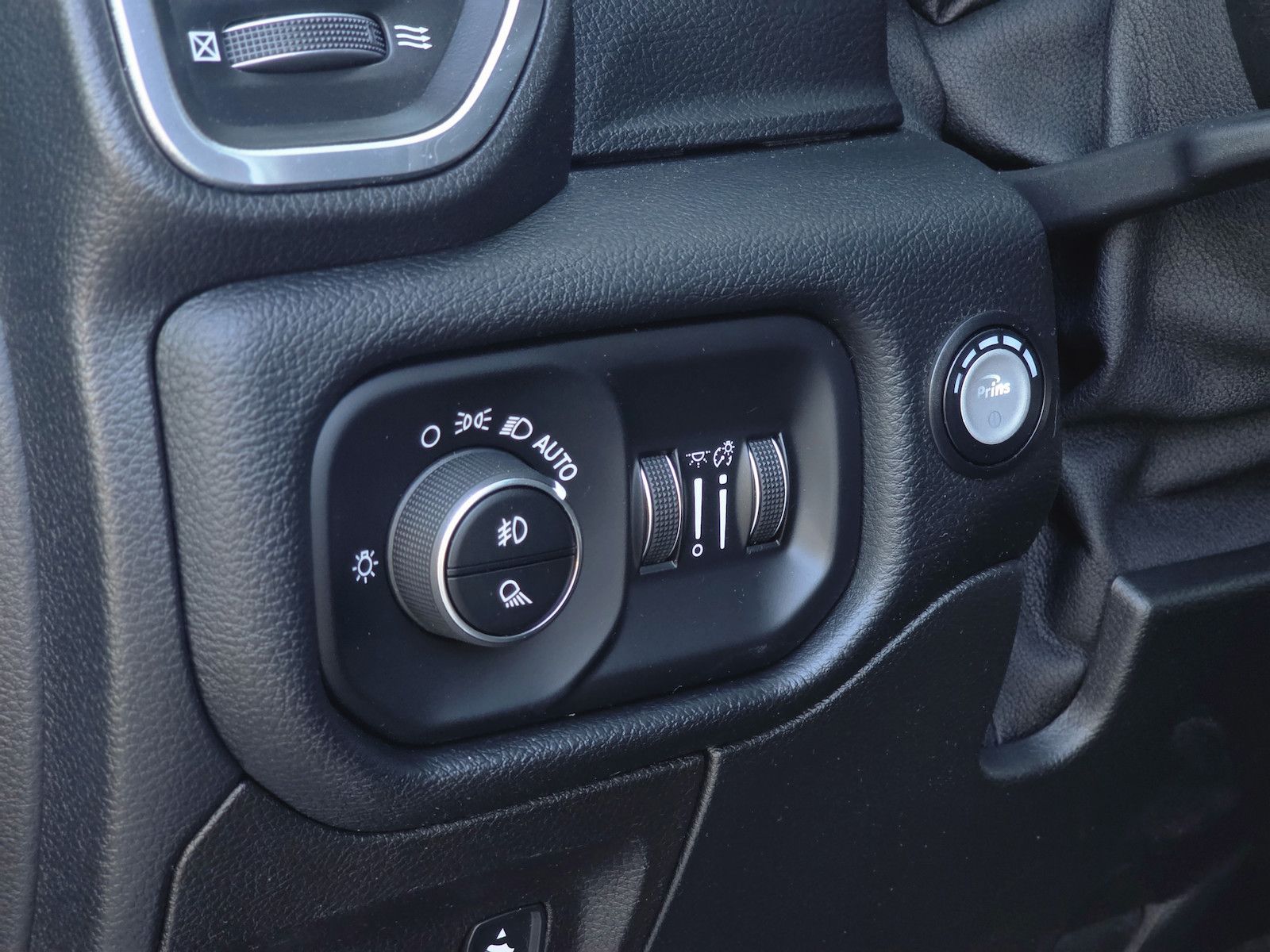 Dodge RAM 1500 5.7 4x4 Laramie Memory AHK LED 3.5´´ RC