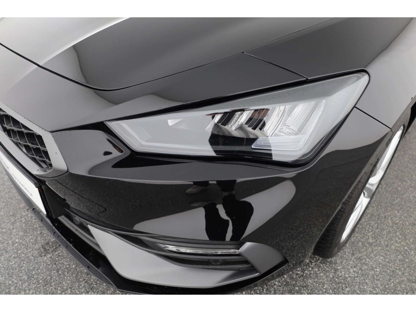 Seat Leon Sportstourer 2.0 TDI DSG FR AHK/NAV/RFK/ACC