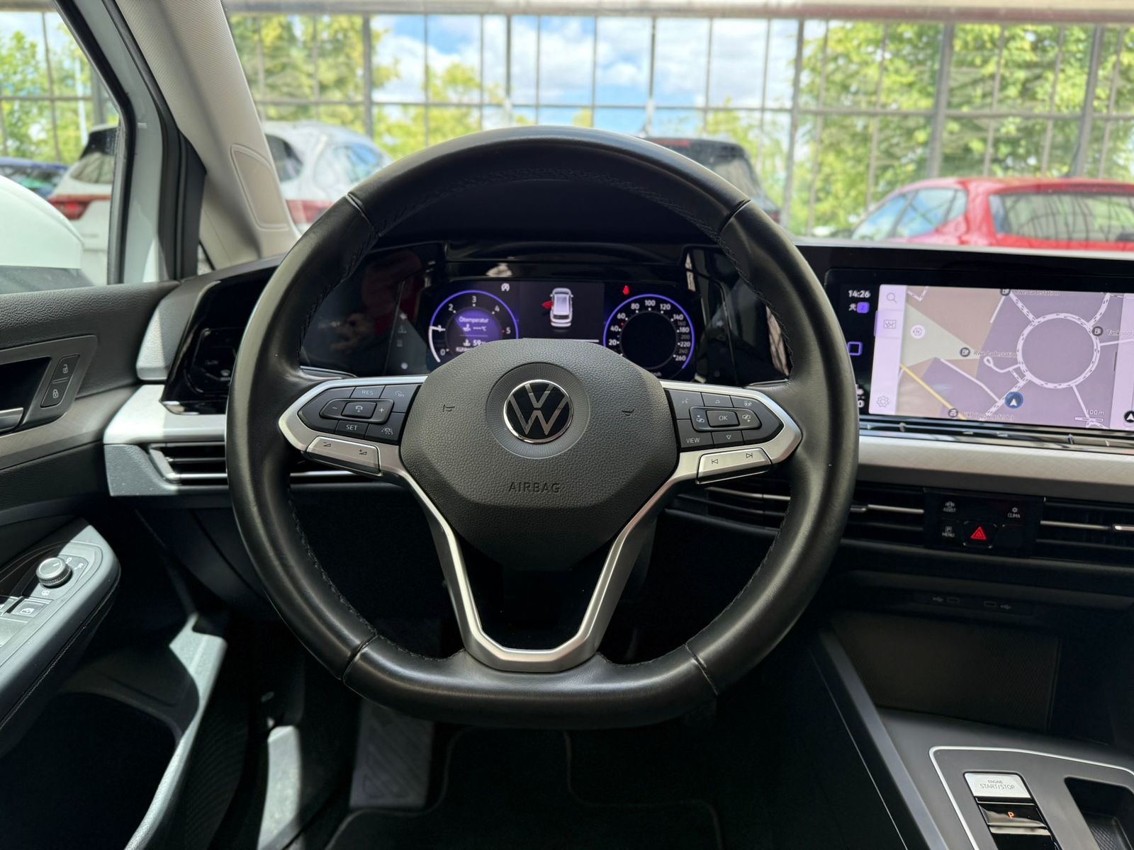 Volkswagen Golf VIII 2.0 TDI Life - Samsaru's Car Outlet