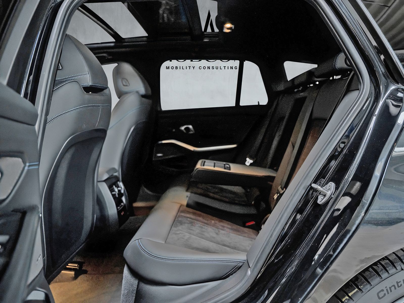 BMW 320 d xDrive M Sport - Samsaru's Car Outlet