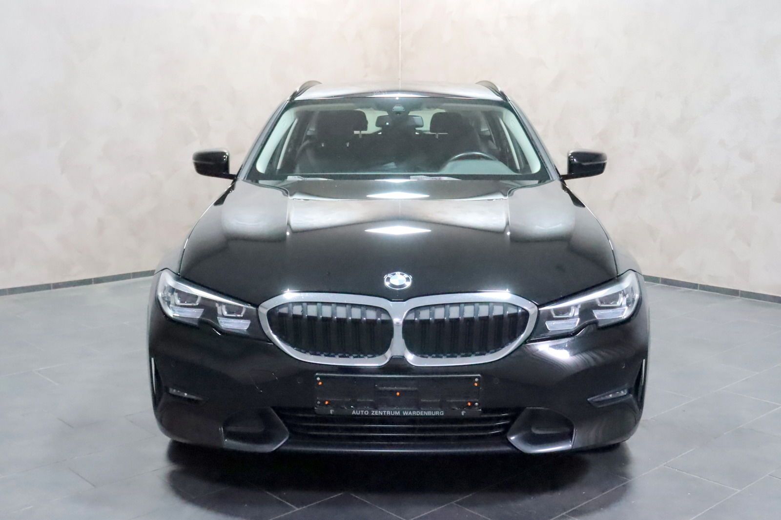 BMW 320 Sport Line Touring - Samsaru's Car Outlet