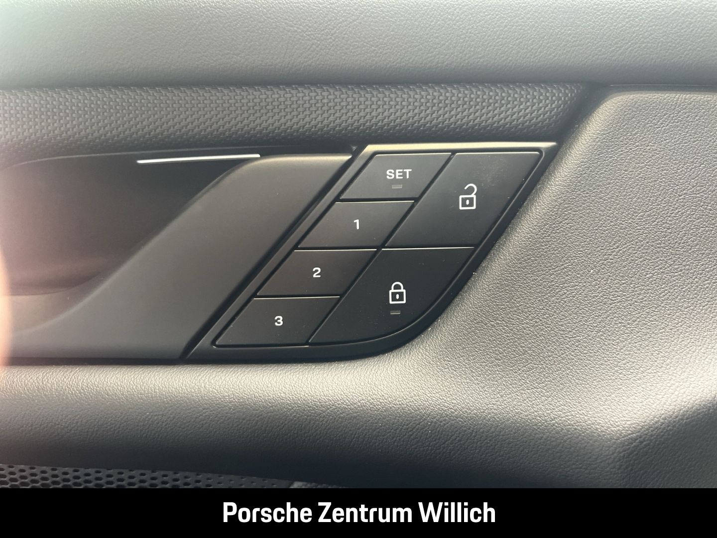 Porsche Taycan Lenkradheizung Lederausstattungen LED