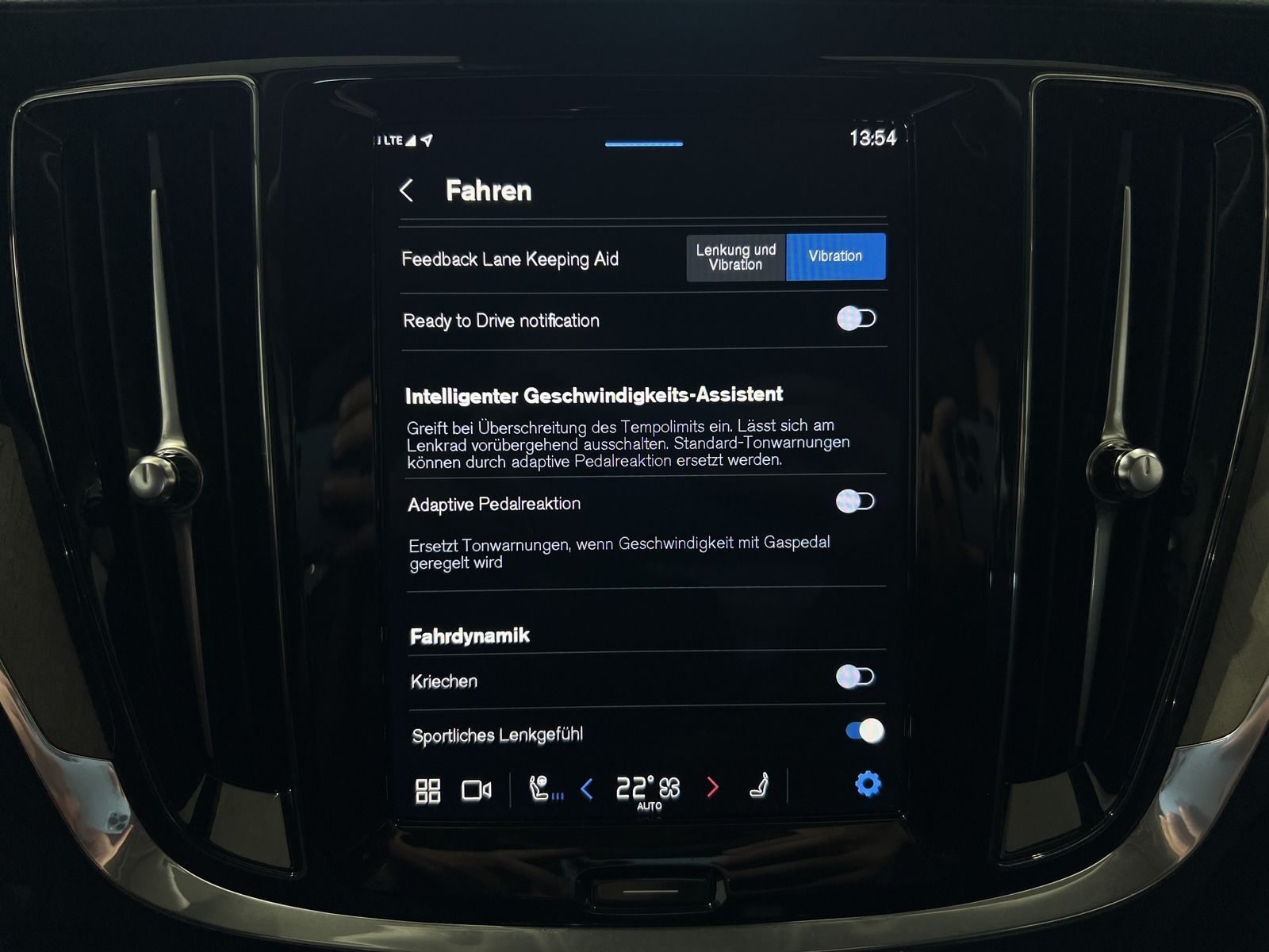 Volvo S60 T8 Ultimate Dark Recharge AWD Massage B&W