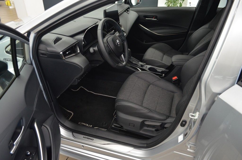 Toyota Corolla TS 1.8 Hybrid - Samsaru's Car Outlet