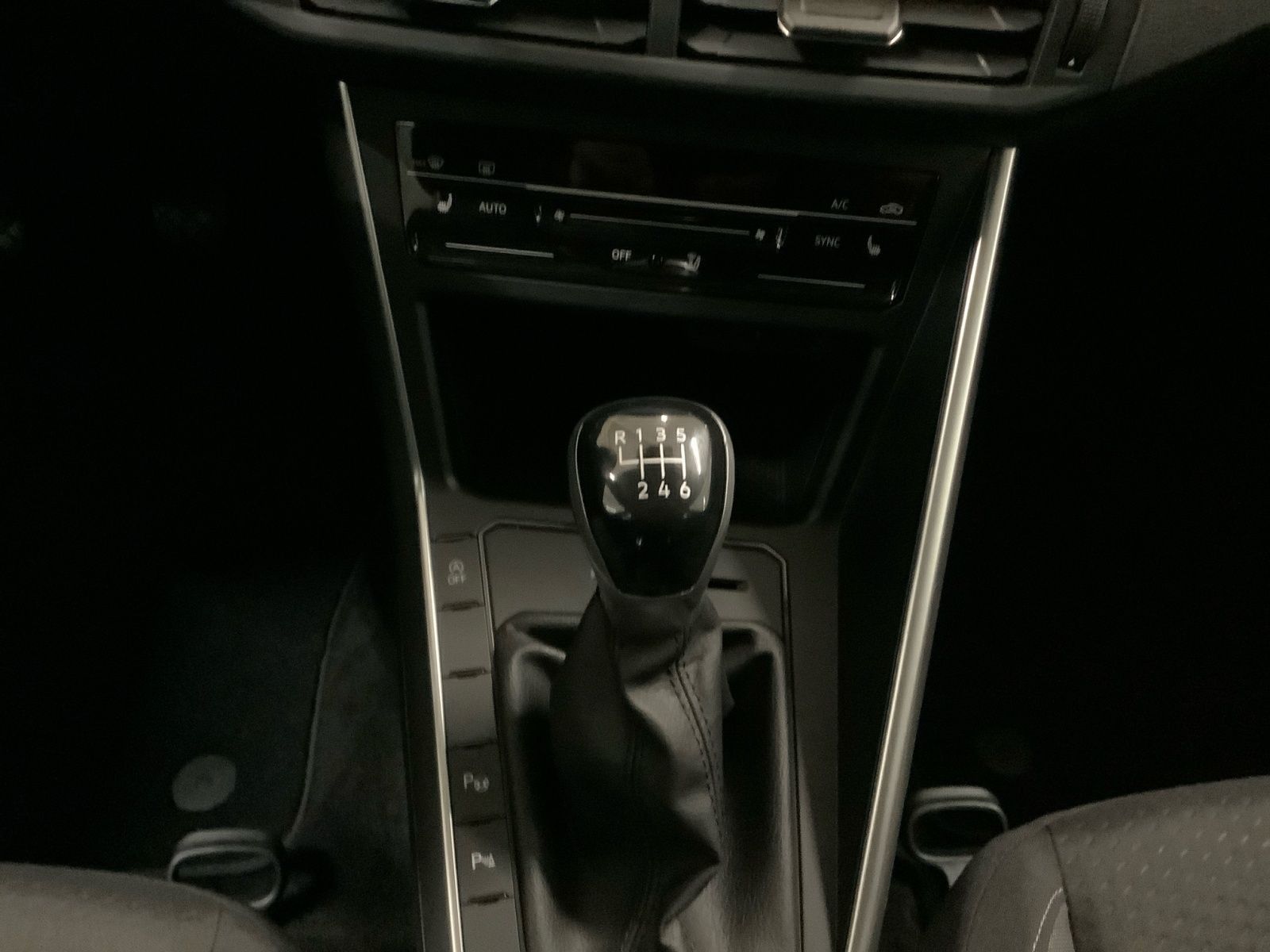 Volkswagen Taigo Life 1.0 TSI - Samsaru's Car Outlet