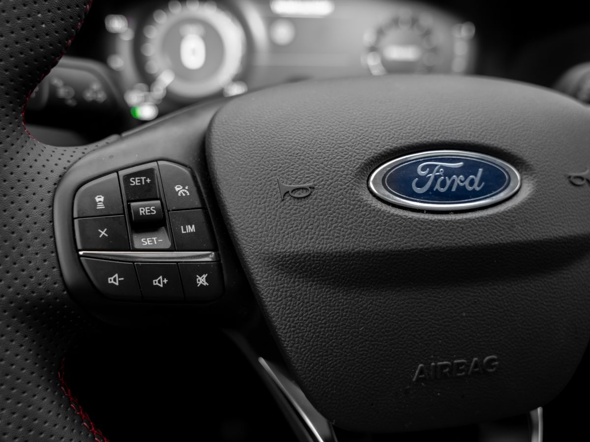 Ford Kuga ST-Line X 1.5 EB - Samsaru's Car Outlet