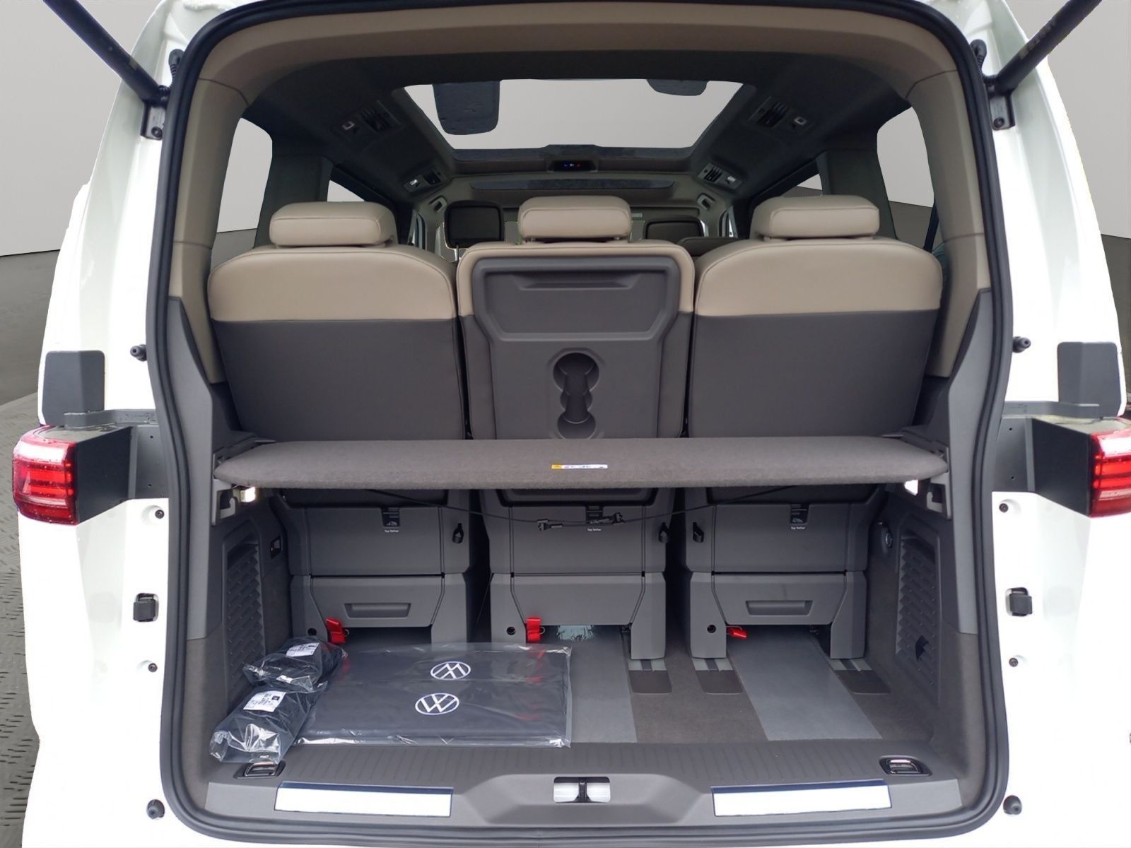 Volkswagen Multivan Style 2.0 l 150 kW TSI OPF 7-Gang-DSG R - Samsaru's Car Outlet