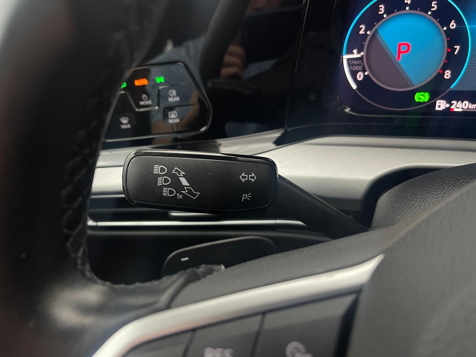 Volkswagen Golf 1.0 eTSI Life - Samsaru's Car Outlet