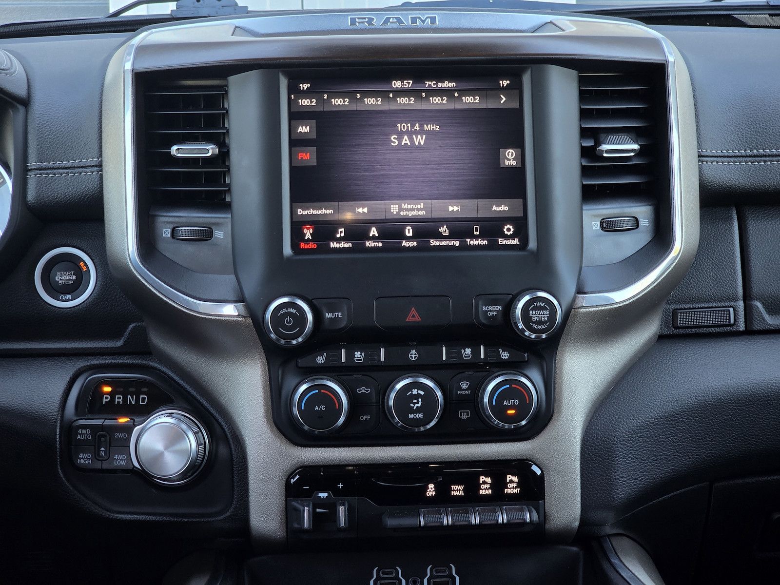 Dodge RAM 1500 5.7 4x4 Laramie Memory AHK LED 3.5´´ RC