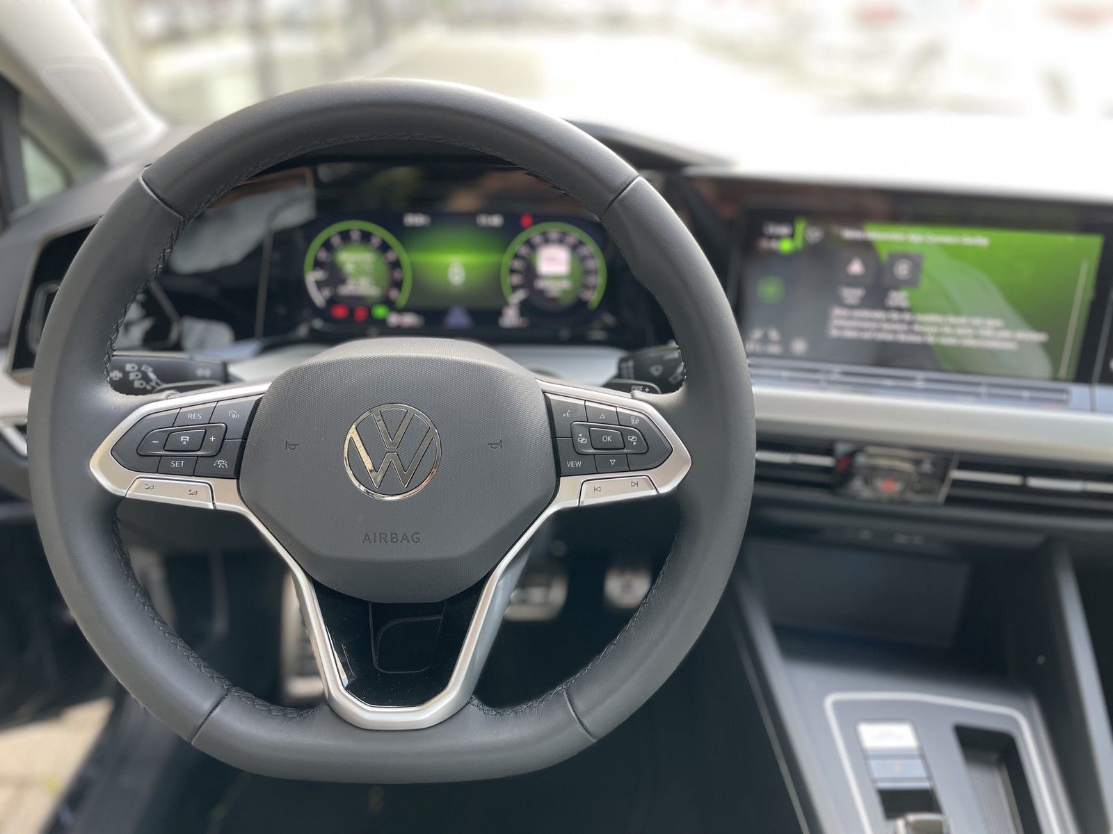 Volkswagen Golf VIII Move eTSI - Samsaru's Car Outlet