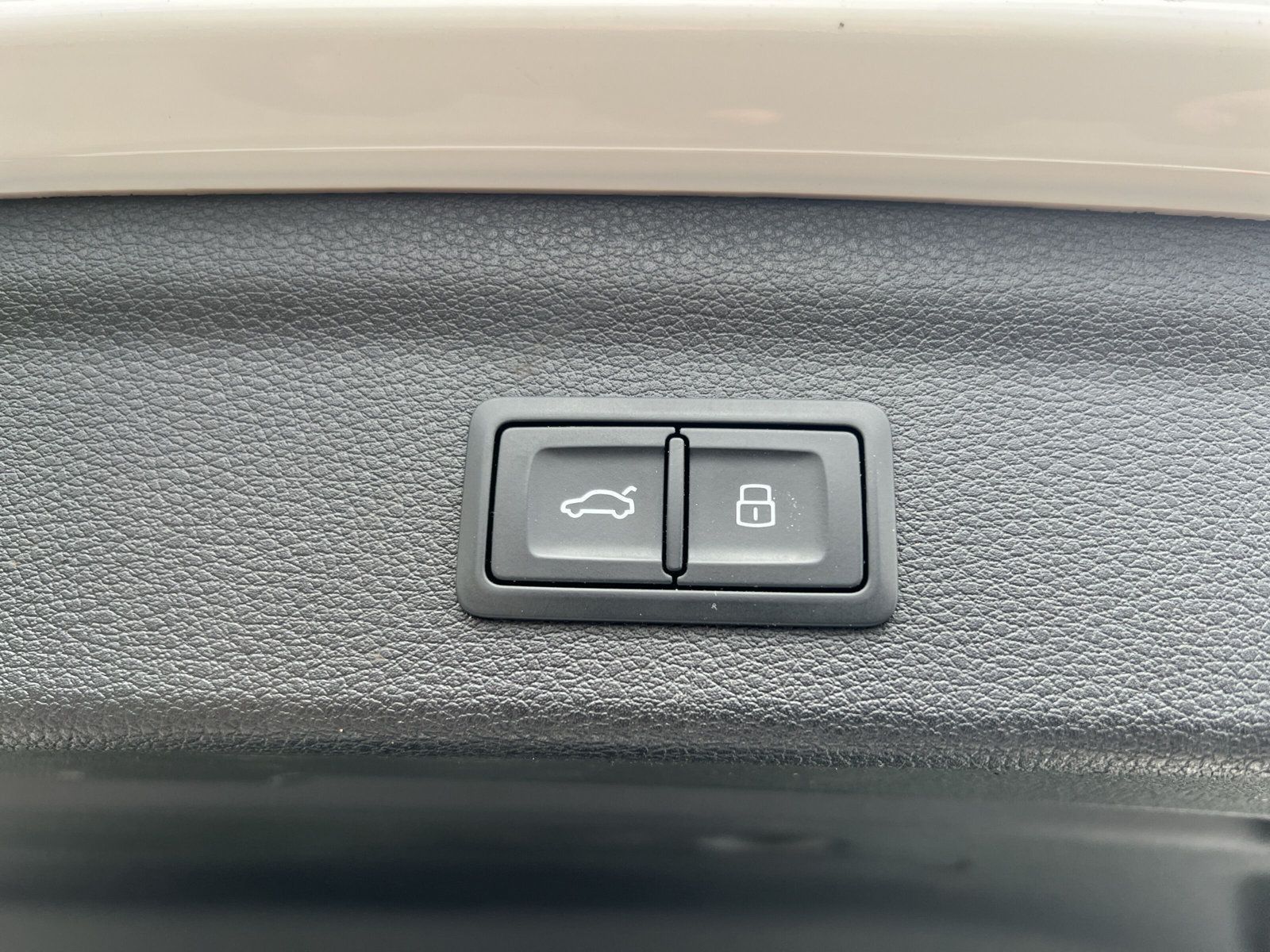 Audi Q3 S line 35 TDI quattro - Samsaru's Car Outlet