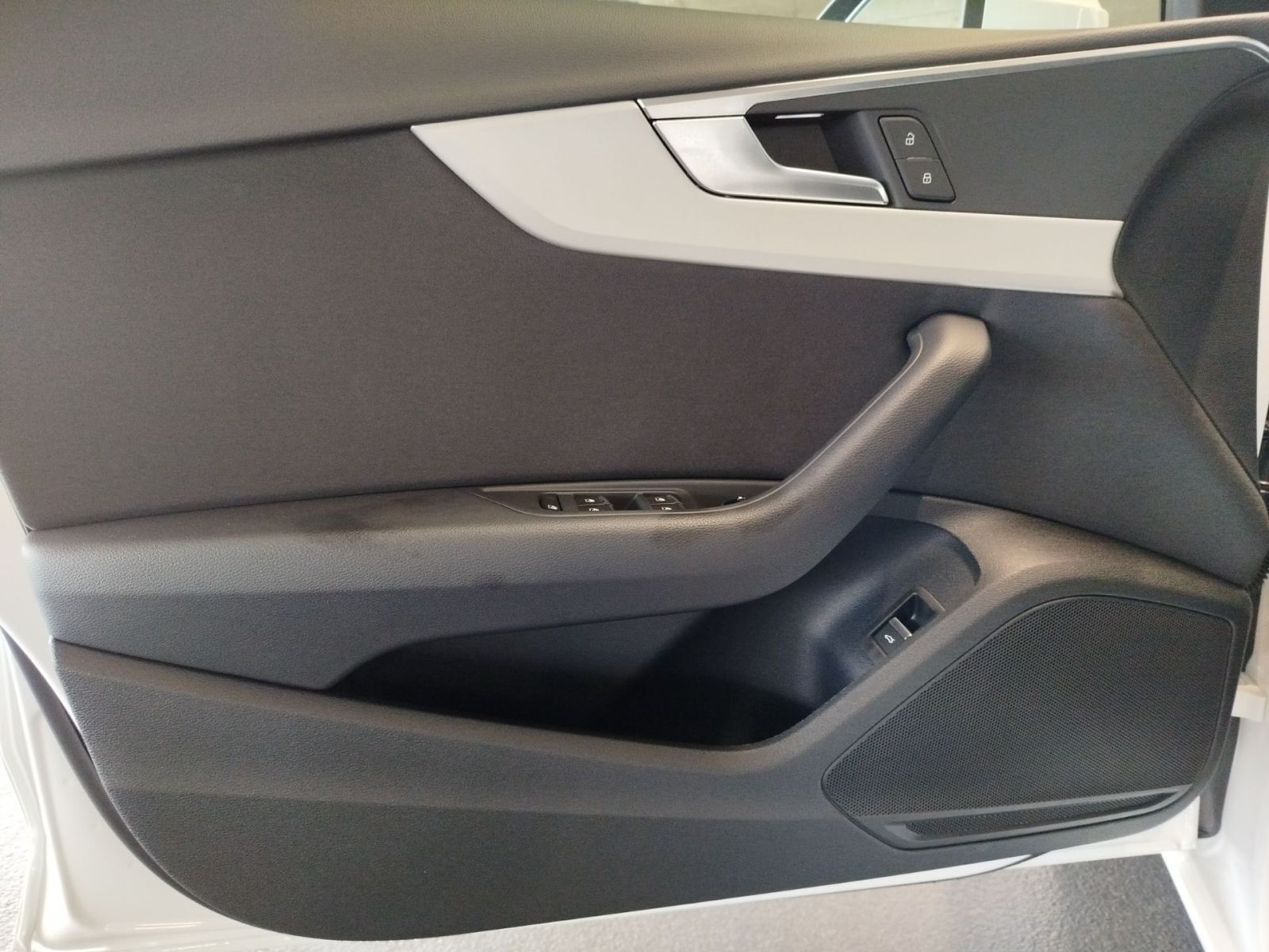 Audi A4 Avant 35 TFSI S tronic - Samsaru's Car Outlet