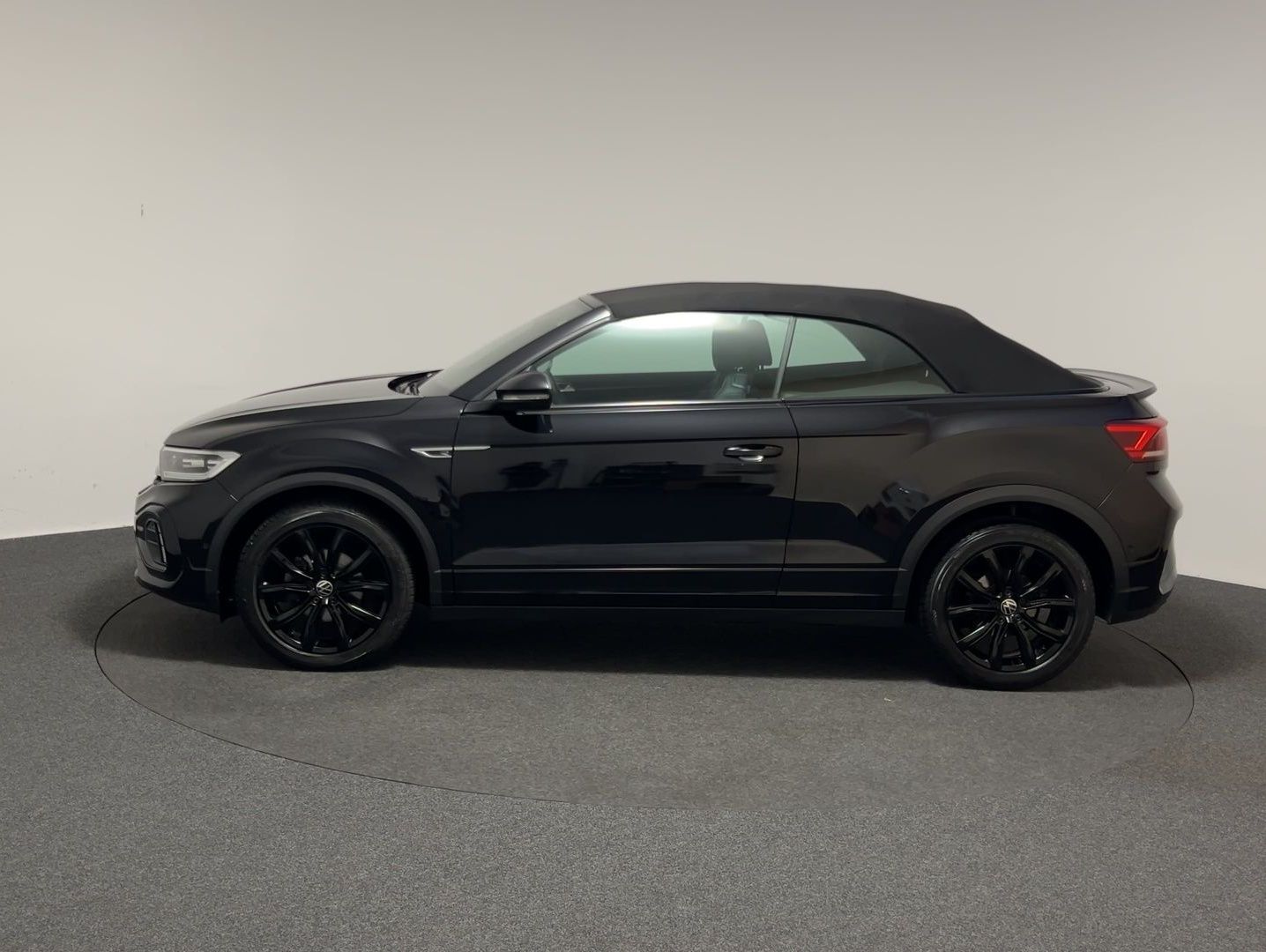 Volkswagen T-Roc 1.5 TSI - Samsaru's Car Outlet