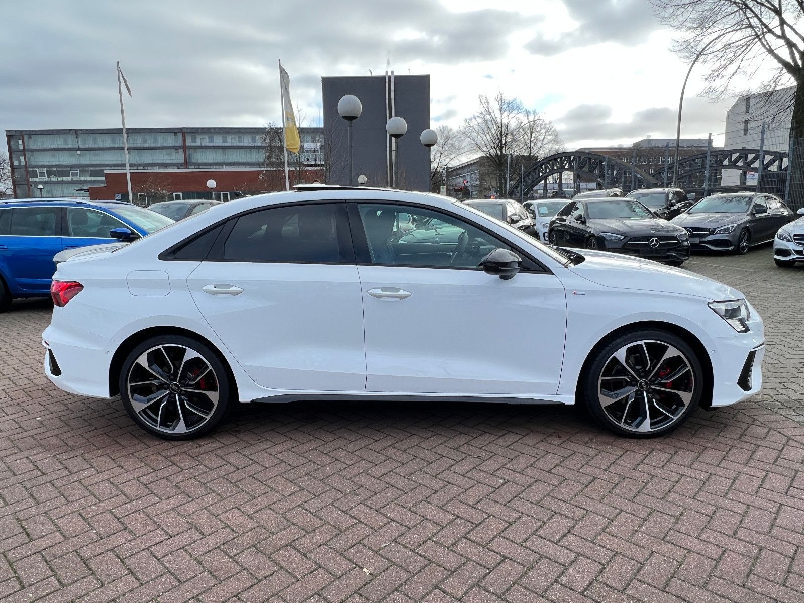 Audi A3 Lim. 3X S-LINE BLACK EDITION PANO HUD CARBON