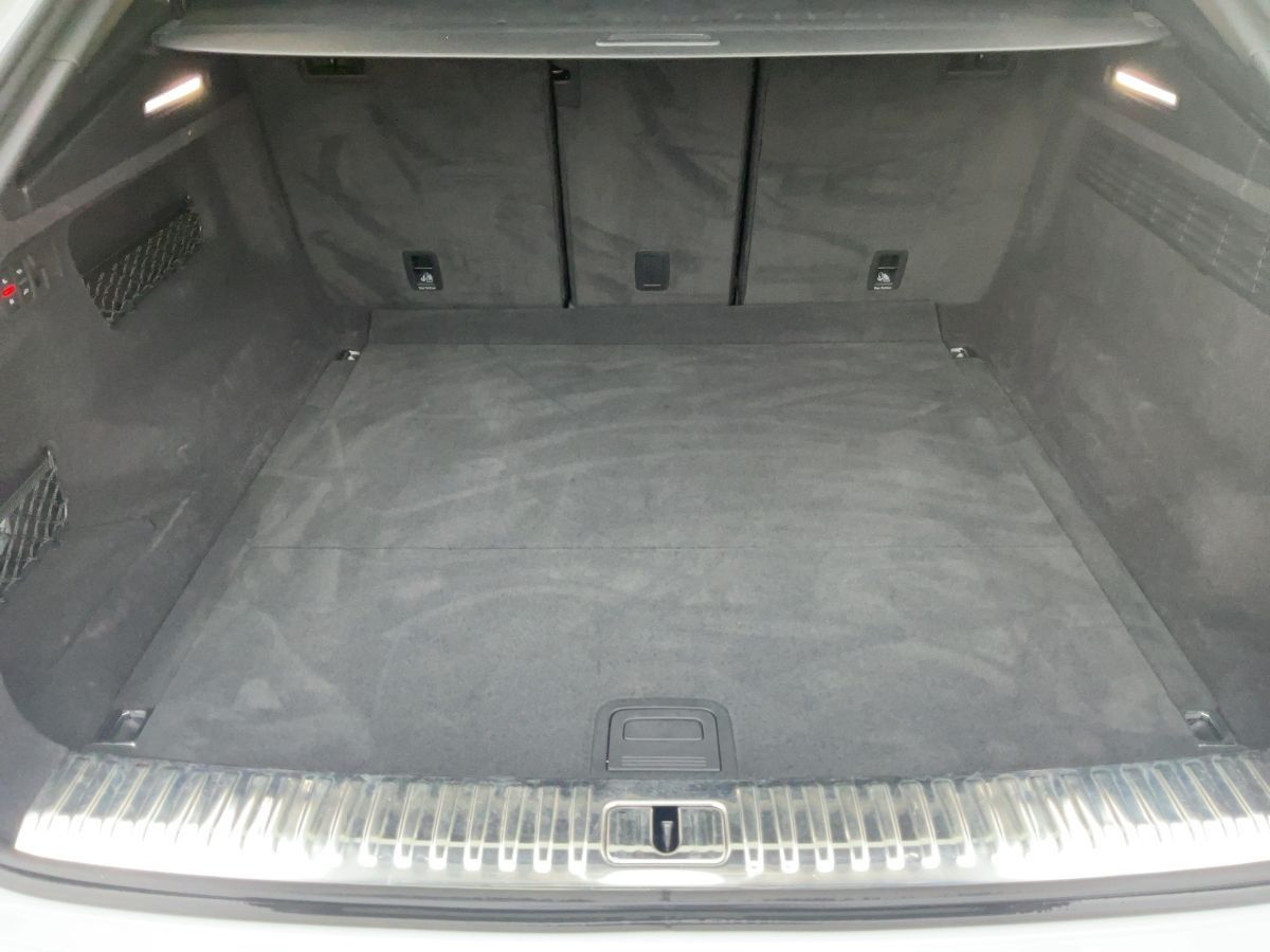 Audi Q8 50 TDI S-LINE MATRIX+NAVI+B&O+DVD+ACC+AHK+23"