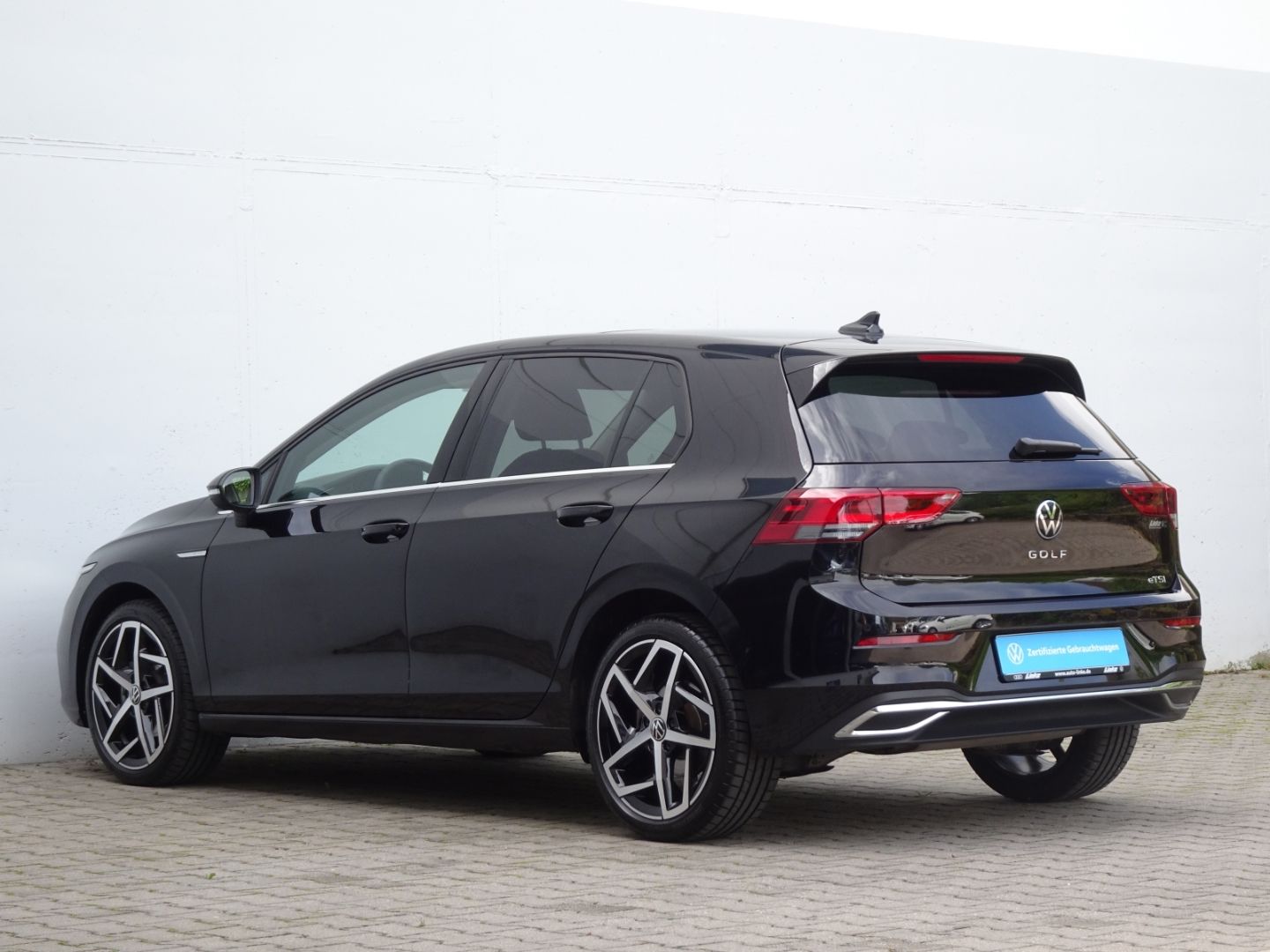 Volkswagen Golf VIII 1.5 eTSI DSG Style - Samsaru's Car Outlet