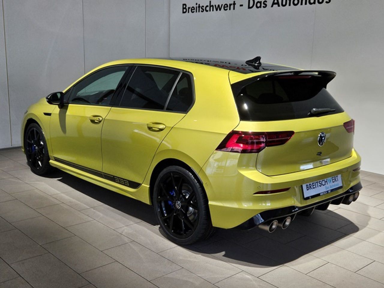 Volkswagen Golf 8 R 2.0 TSI 4M DSG - Samsaru's Car Outlet