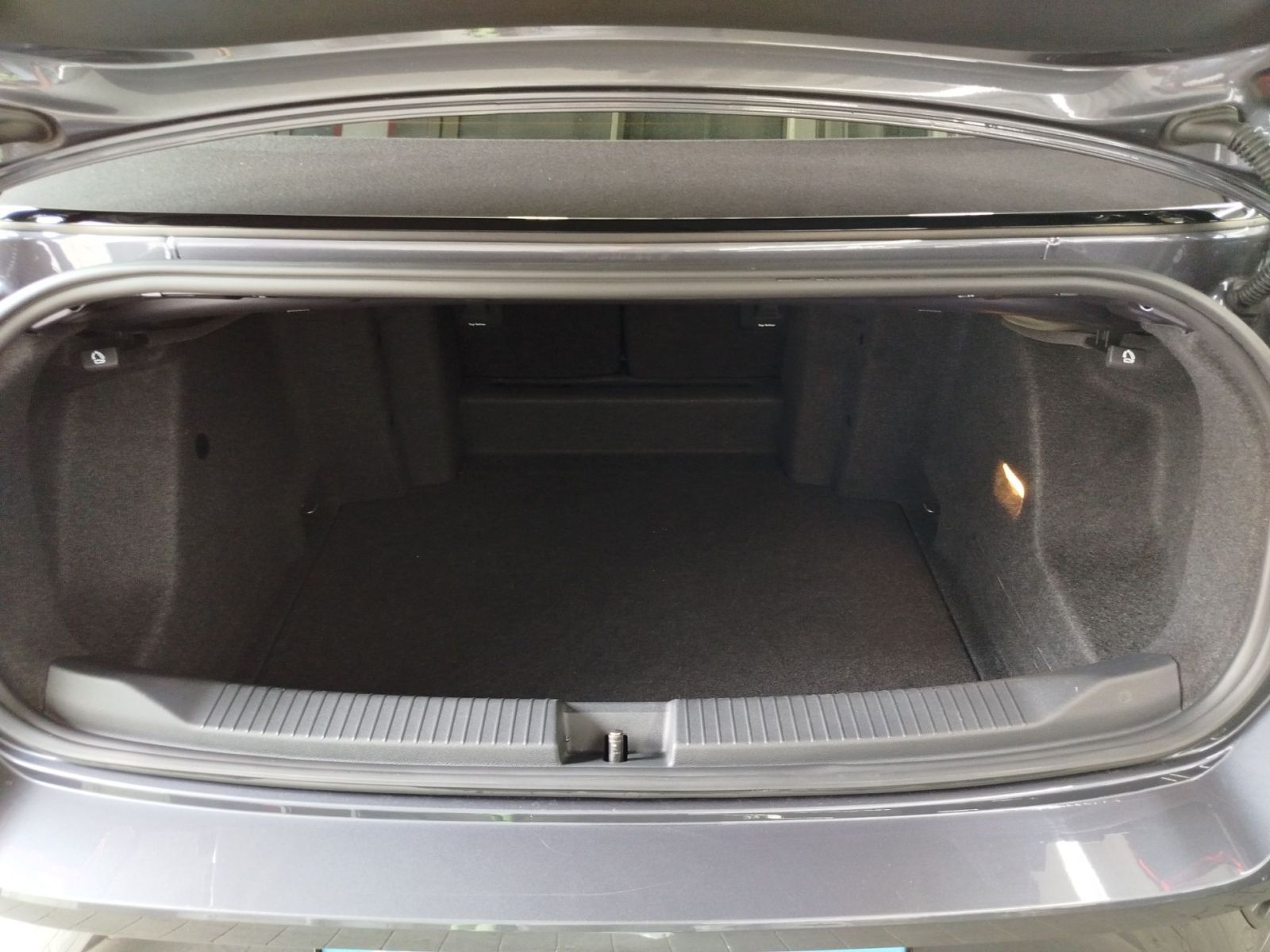 Volkswagen T-Roc 1.5 TSI DSG R-Line - Samsaru's Car Outlet