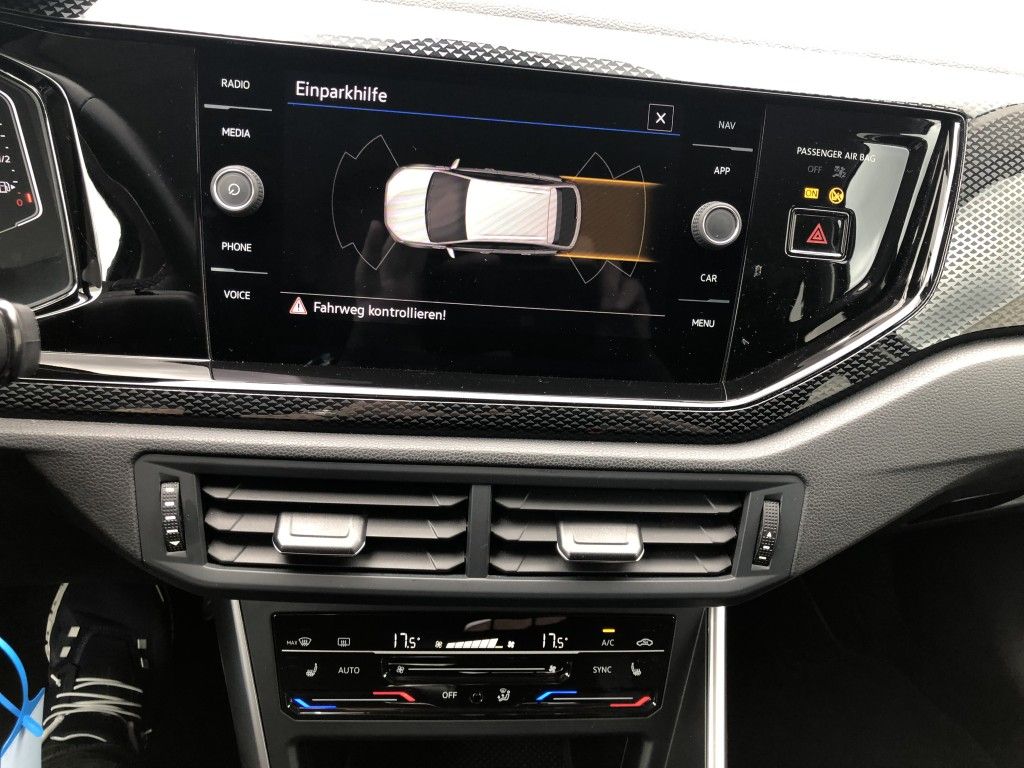 Volkswagen T-Roc 1.0 Life - Samsaru's Car Outlet