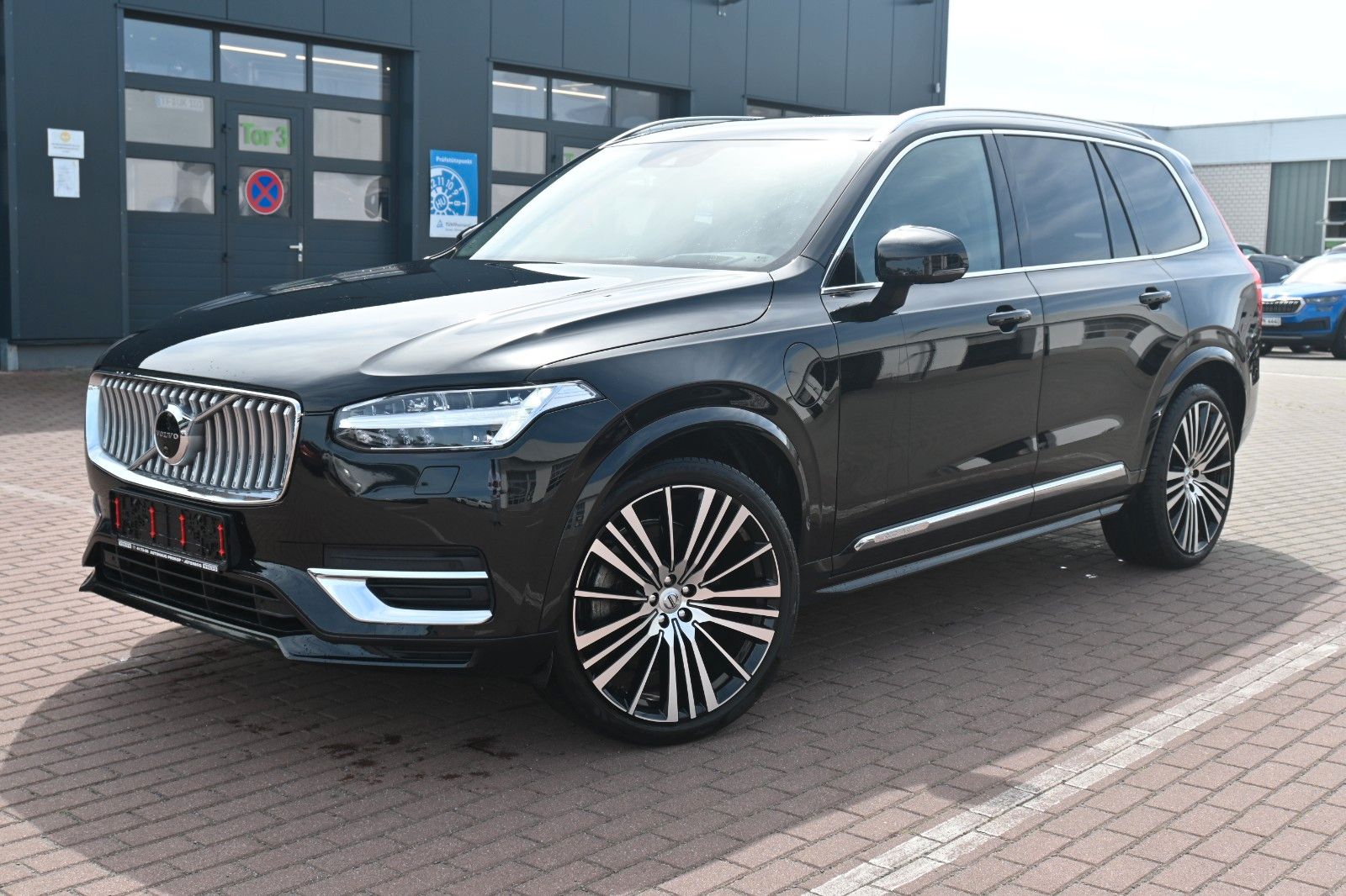 Volvo XC90 T8 Inscription - Samsaru's Car Outlet