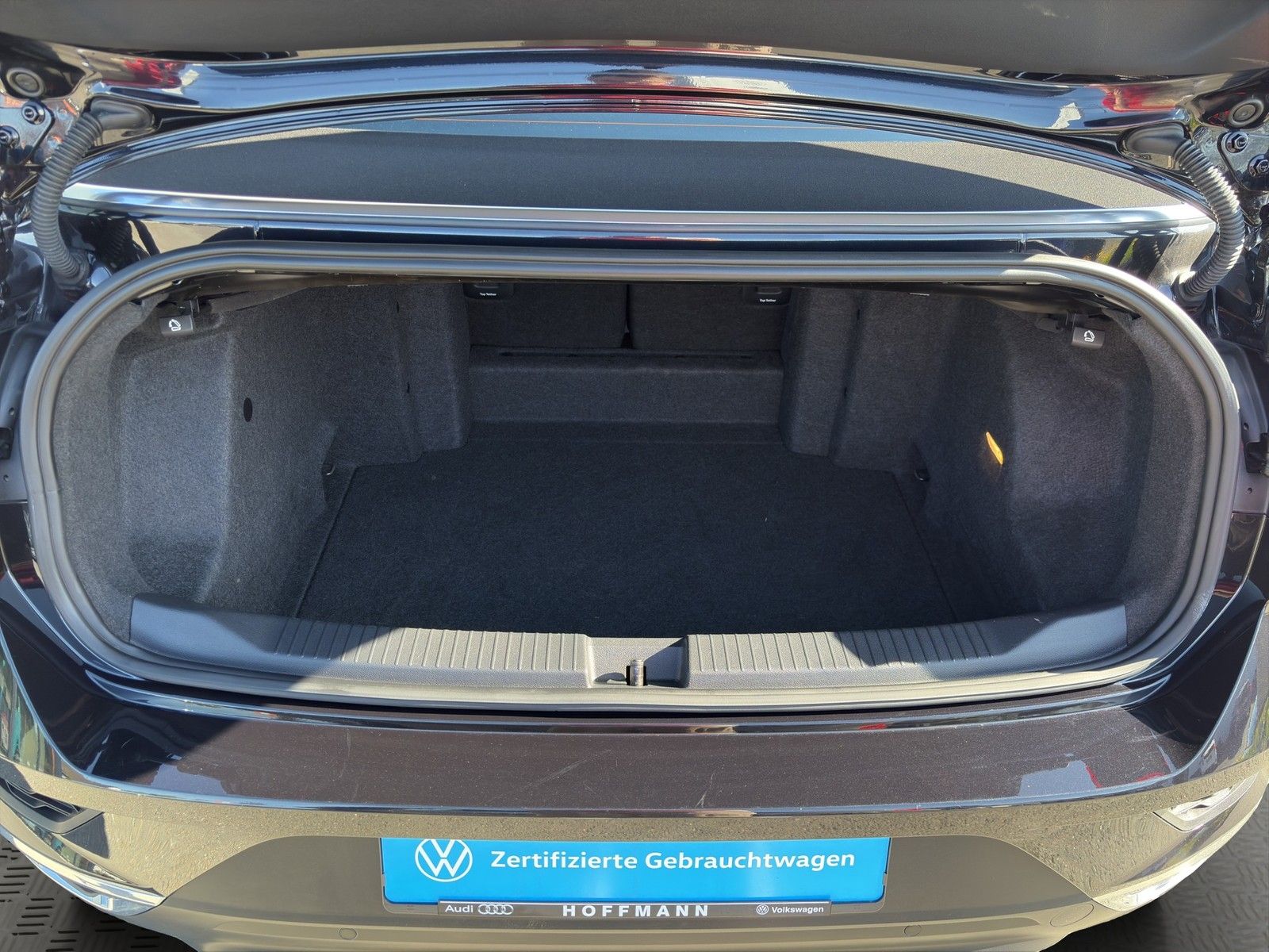 Volkswagen T-Roc 1.5 TSI Active DSG - Samsaru's Car Outlet