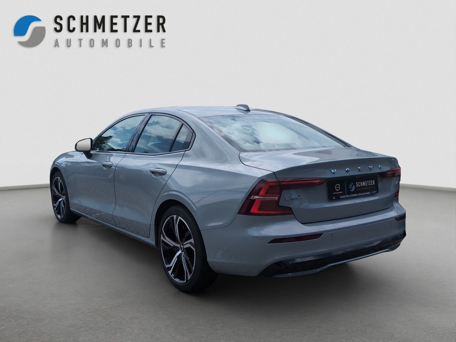Volvo S60+B4+Mild-Hybrid+Benzin+GT+Plus+Dark+Standh.++