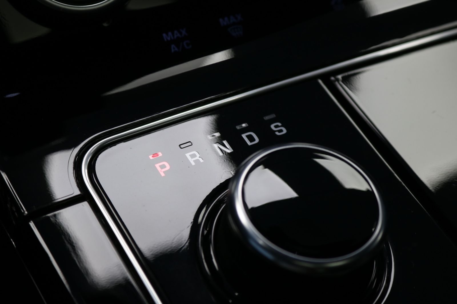 Range Rover Velar R-Dynamic - Samsaru's Car Outlet