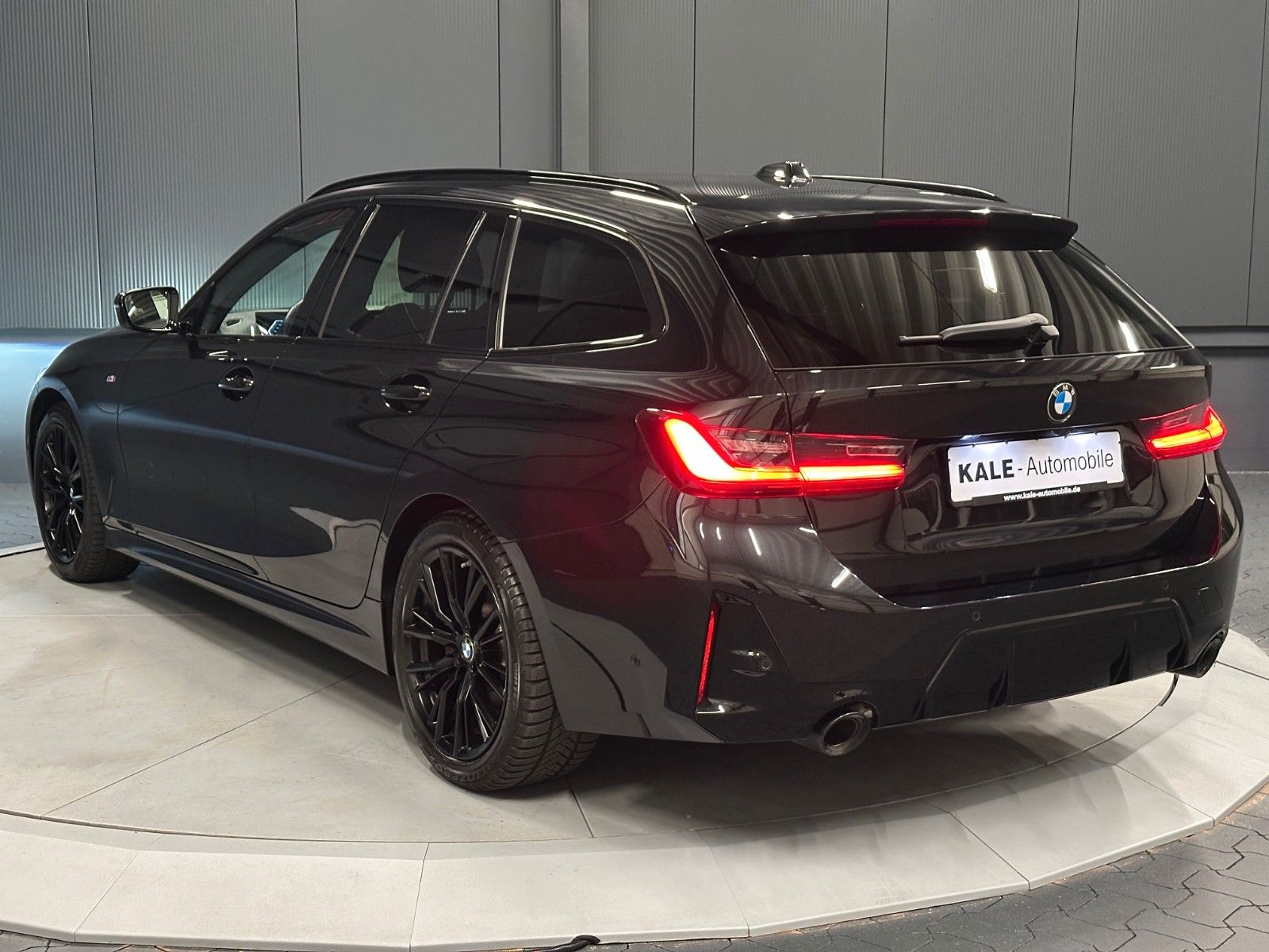BMW 330d touring xDrive M-Sport - Samsaru's Car Outlet
