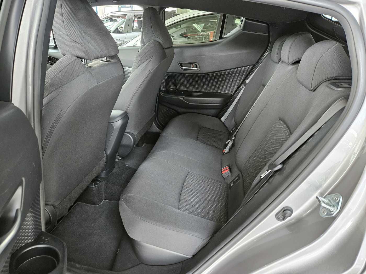 Toyota C-HR Hybrid Style - Samsaru's Car Outlet
