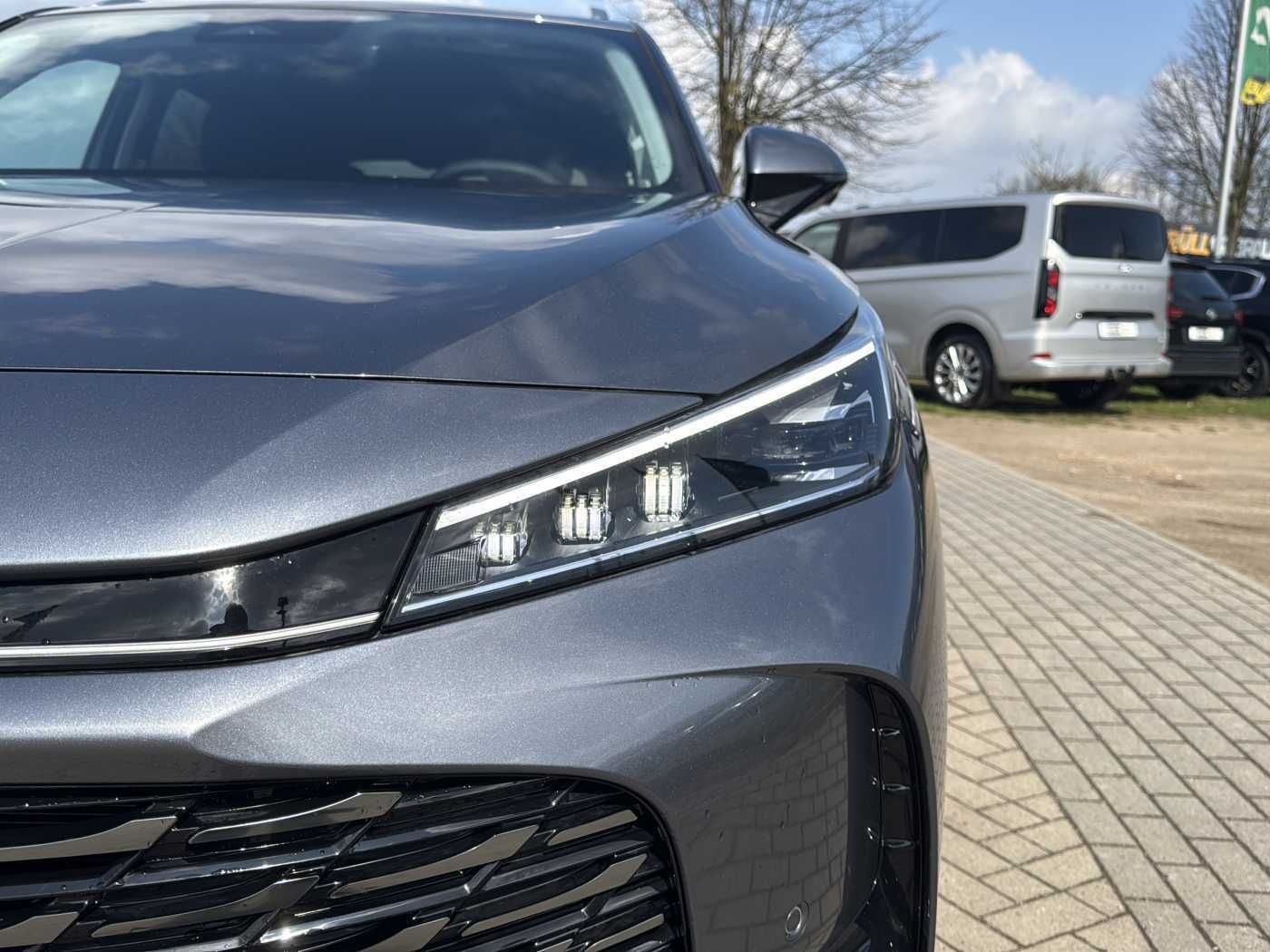 MG HS PHEV Luxury Ganzjahresreifen+AHK+360°