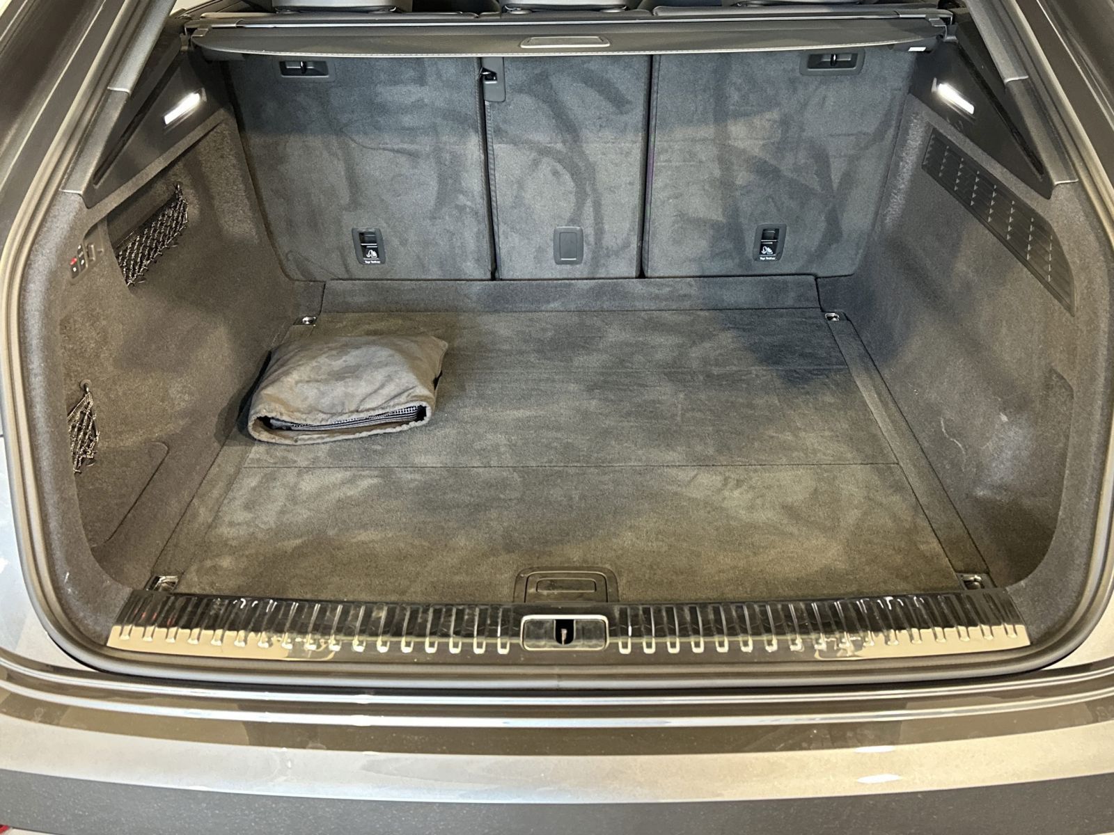 Audi Q8 50 TDI QUATT S LINE HD-MATRIX+PANO+AHK+RAUTE+