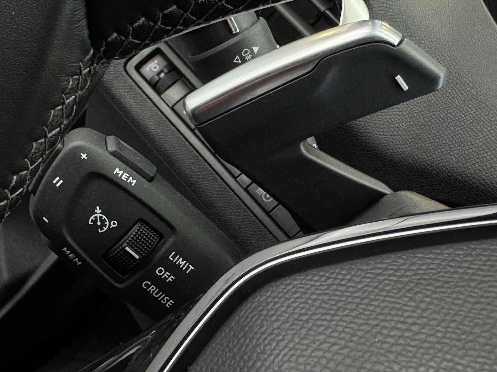Peugeot 3008 1.6 225 Allure 1.Hand Plug-In Hybrid AHK