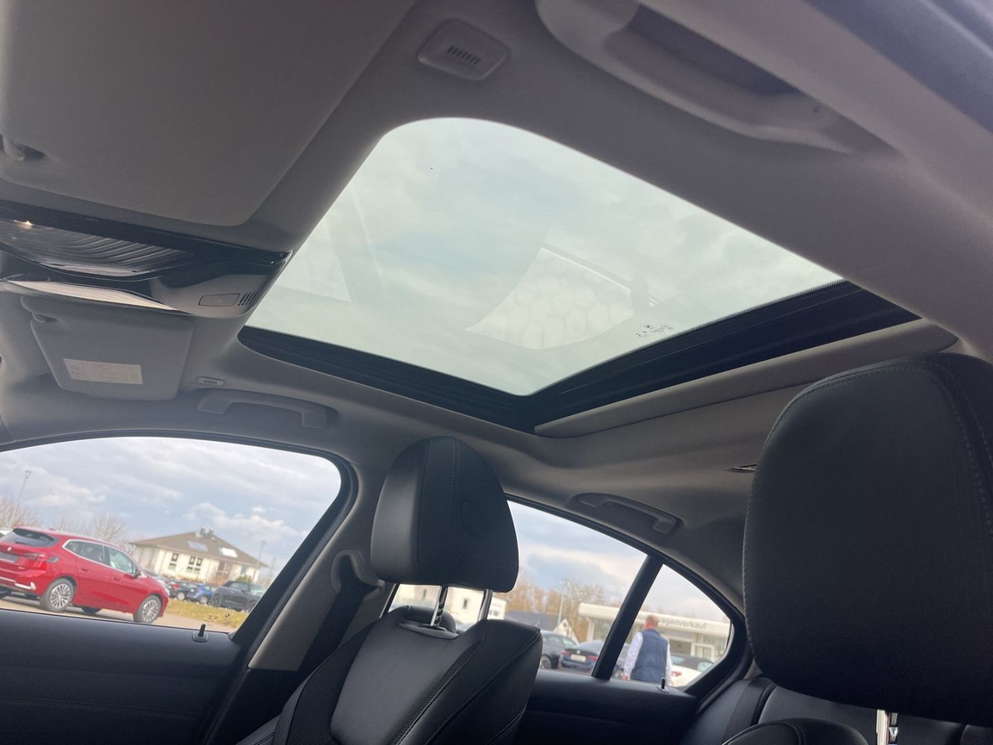 BMW 320 d Sport Line xDrive Limousine/Panodach/Navi