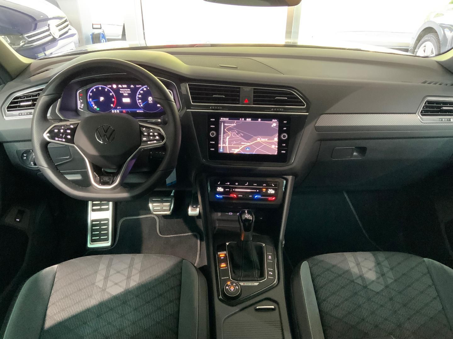 Volkswagen Tiguan R-Line 2.0 TSI DSG 4 Motion - Samsaru's Car Outlet