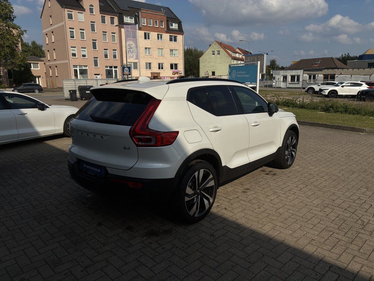 Volvo XC40 B4 Plus Dark AHK LED 360° 8-fach